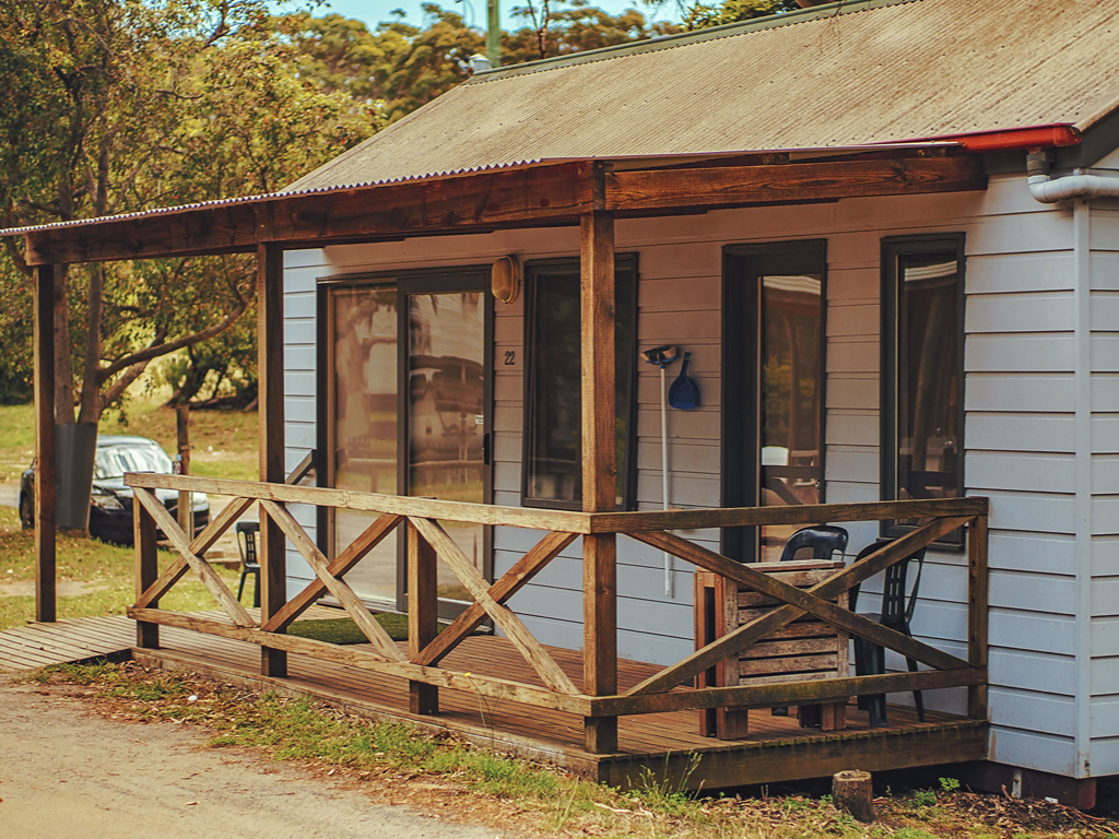 Bimbi Park Standard No Ensuite Cabin Front 3.jpg.001