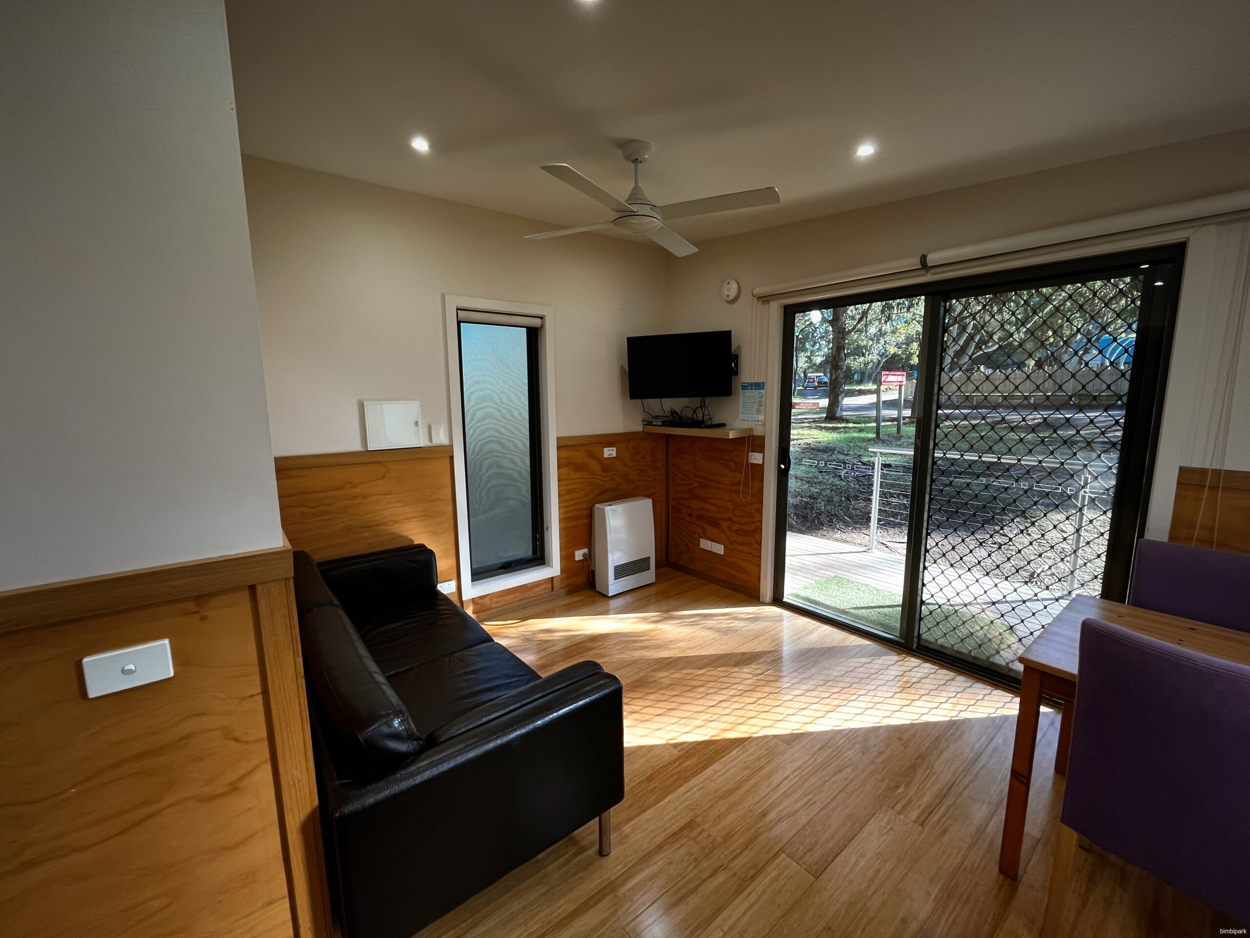Standard Ensuite Cabin LOUNGE 01_enhanced_bimbipark