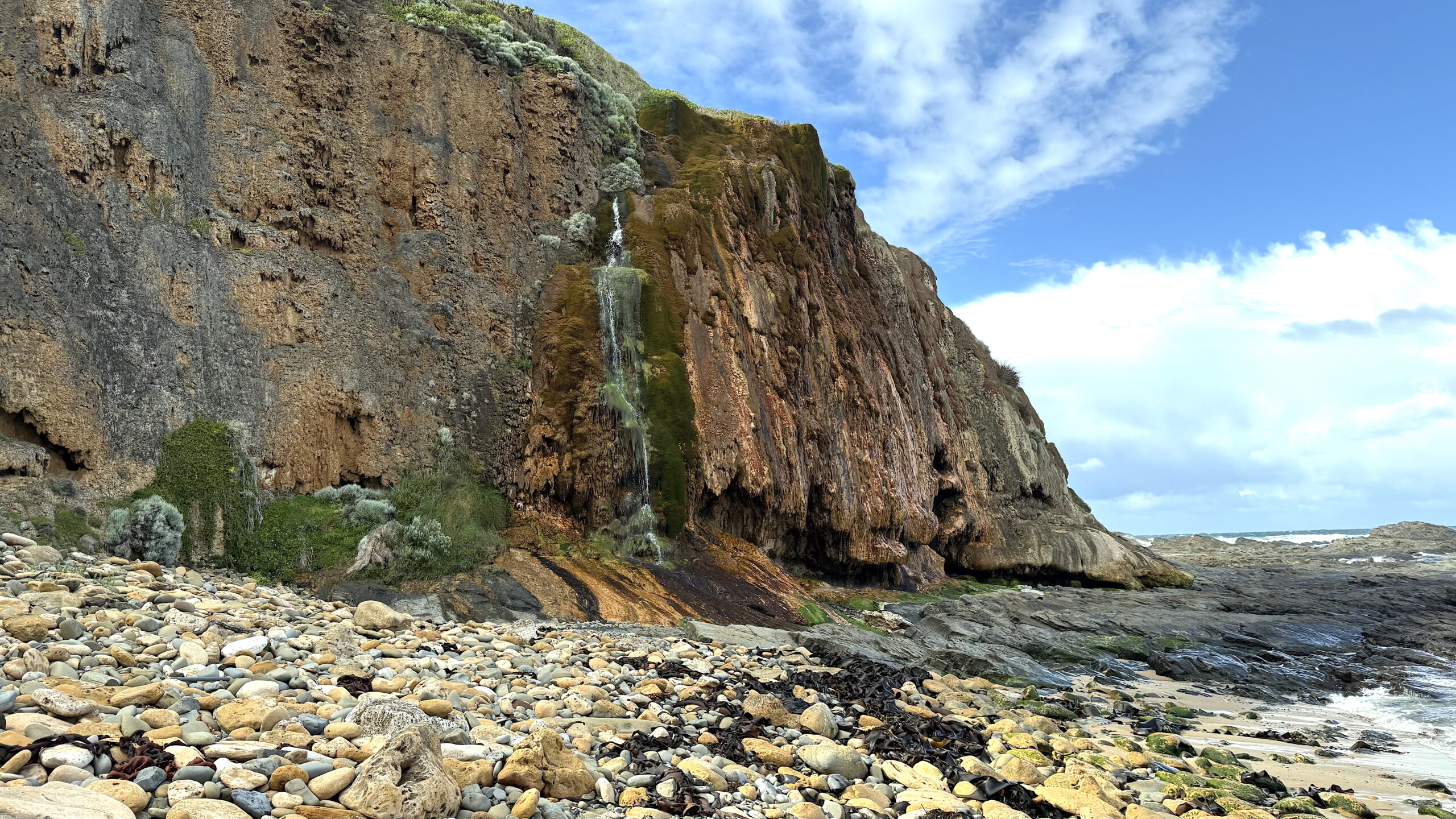 rainbow falls<br />
